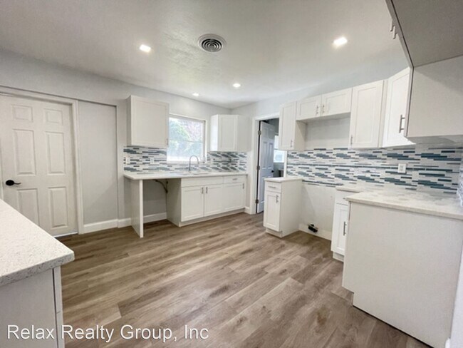 Building Photo - 2 br, 2 bath House - 6623 Bluewater Ave