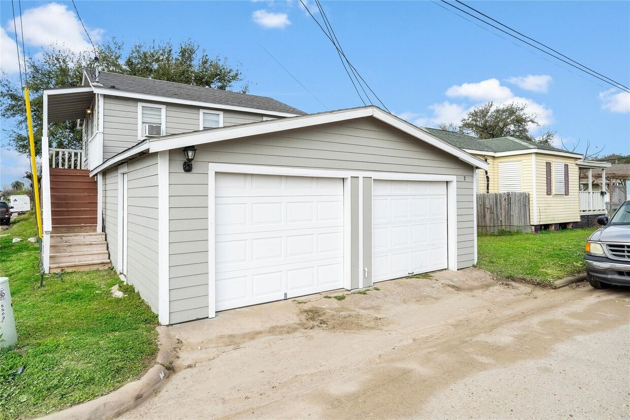 Lovely 2 Bedroom 2 Bath Duplex - Lovely 2 Bedroom 2 Bath Duplex