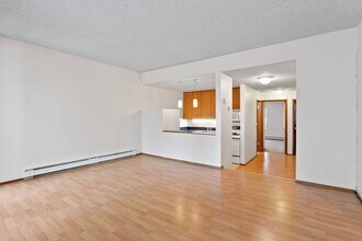 Building Photo - 3030 SW 4th Ave