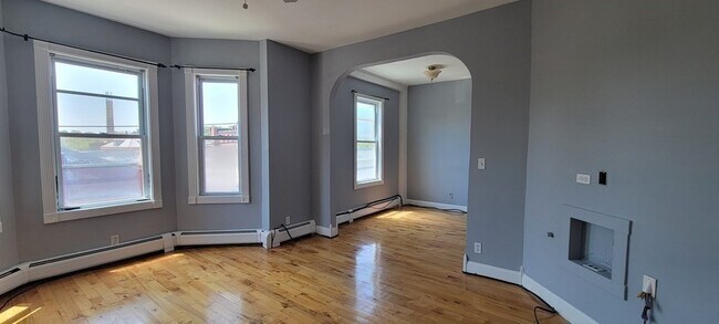 Building Photo - 186 Boylston St