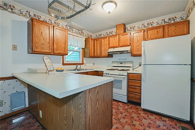 Foto del edificio - Room in House on Sanderson Dr