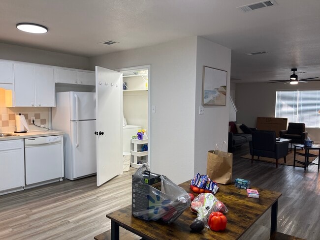 Building Photo - 2812 Cantabrian Dr