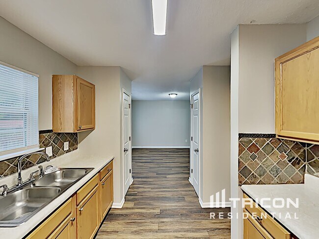 Building Photo - 2064 Lake Carolina Dr