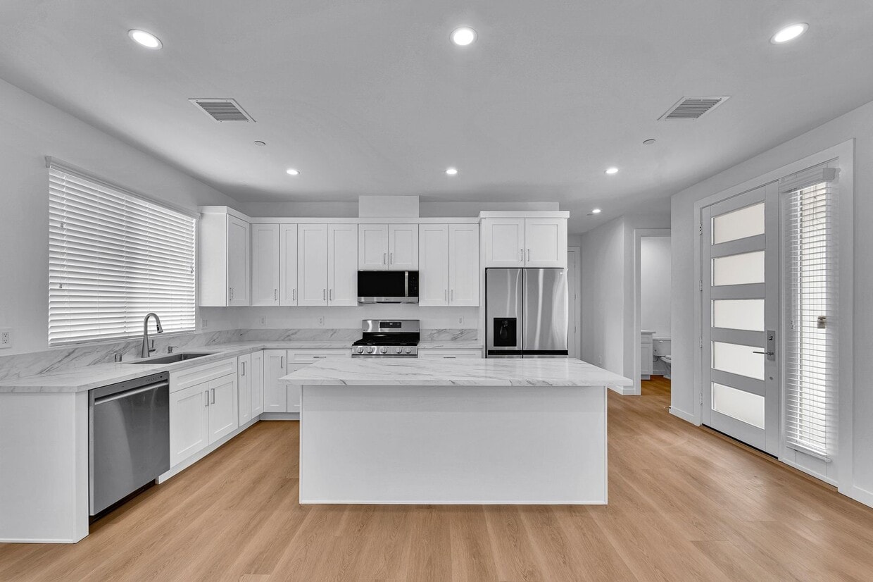 Primary Photo - Modern Brand new 5-Bedroom Home for Lease ...