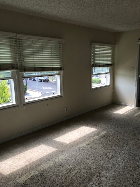 Foto del edificio - 1649 E Maple Ave