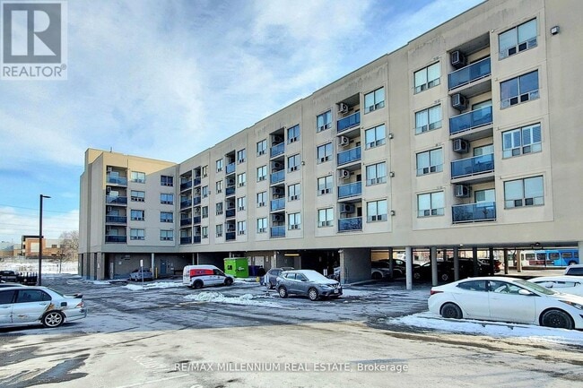 Building Photo - 160 Wellington St E