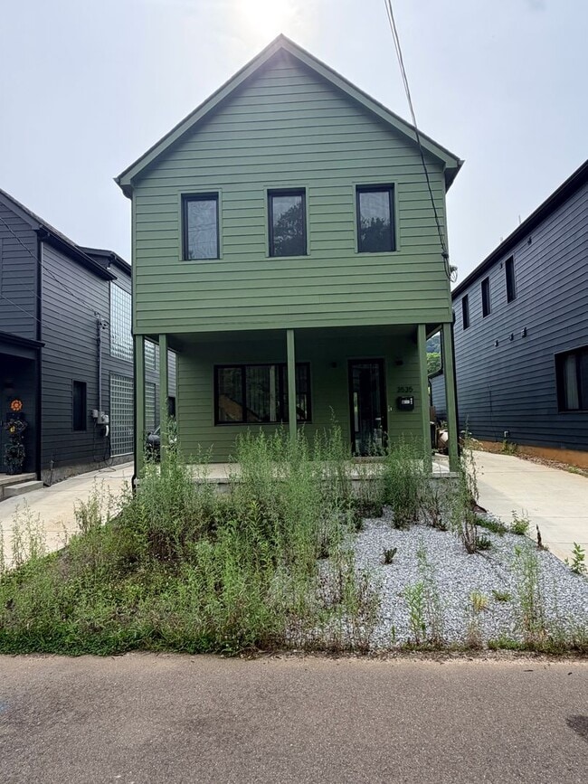 Contemporary Modern Living in North Knoxville! 37917 - 3 Bedroom, 2.5 Bath Stunning 2-story Conte... - Contemporary Modern Living in North Knoxville! 37917 - 3 Bedroom, 2.5 Bath Stunning 2-story Conte... House