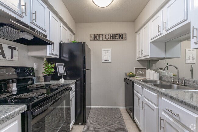 1HAB, 1BA - Cocina - Briar Court Apartments