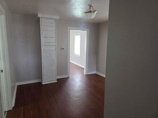 Foto del edificio - Remodeled 2 bed unit, ready for a new family