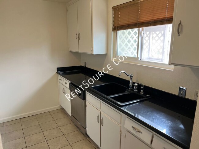 Foto del edificio - 2 Bedroom Duplex For Rent in Barstow