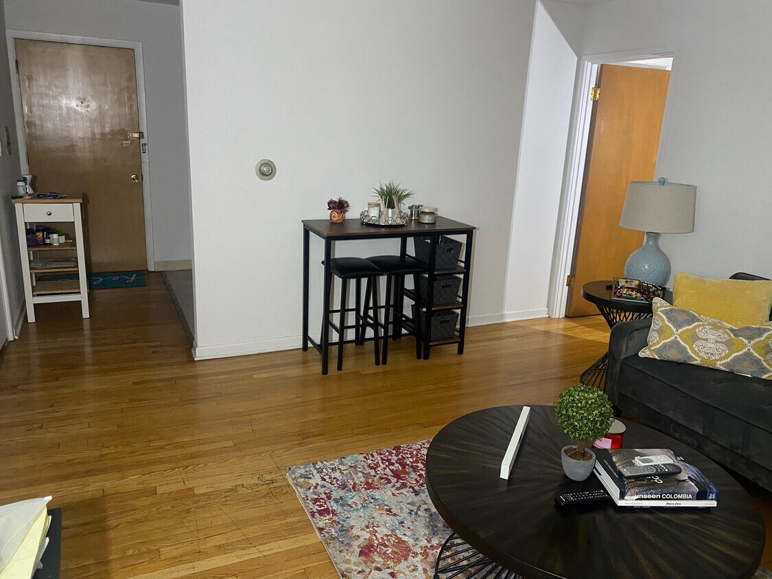 Foto principal - 6343 N Cicero Ave
