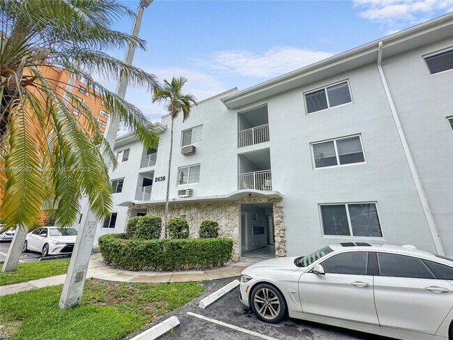 Foto del edificio - 2430 NE 135th St