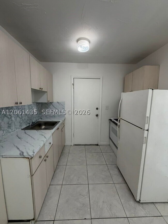 Foto del edificio - 2458 NW 82nd St