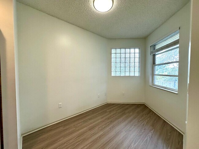 Building Photo - 3220 N Haverhill Rd