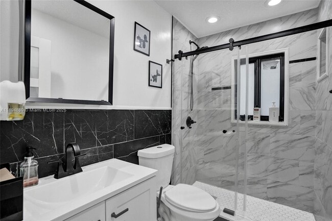 Foto del edificio - 19805 NW 28th Ct