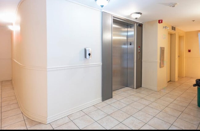 Photo du bâtiment - 7923 Ch Westover