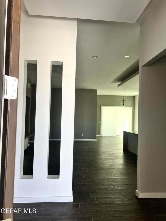 Foto del edificio - Open floor plan. 4 Bedrooms, 2.5 baths, 2 ...