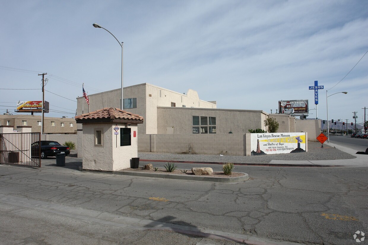Primary Photo - 412 W Bonanza Rd