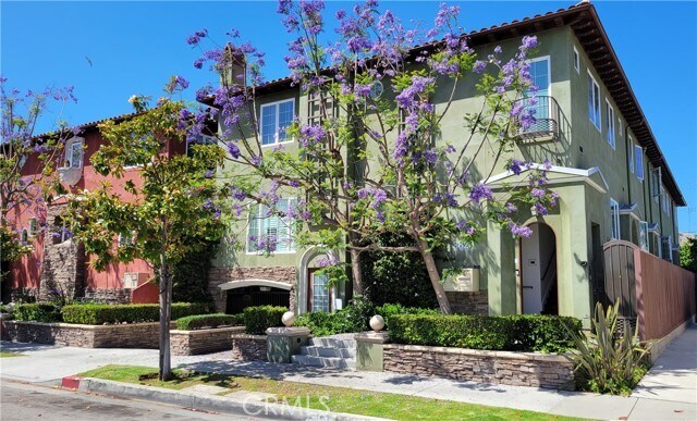 Foto principal - 3823 Huron Ave