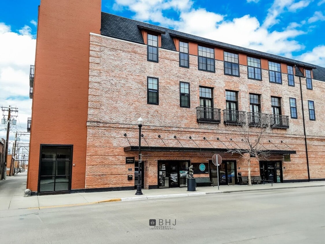 Primary Photo - Beautiful 2 Bed/ 2 Bath unit in Montgomery...