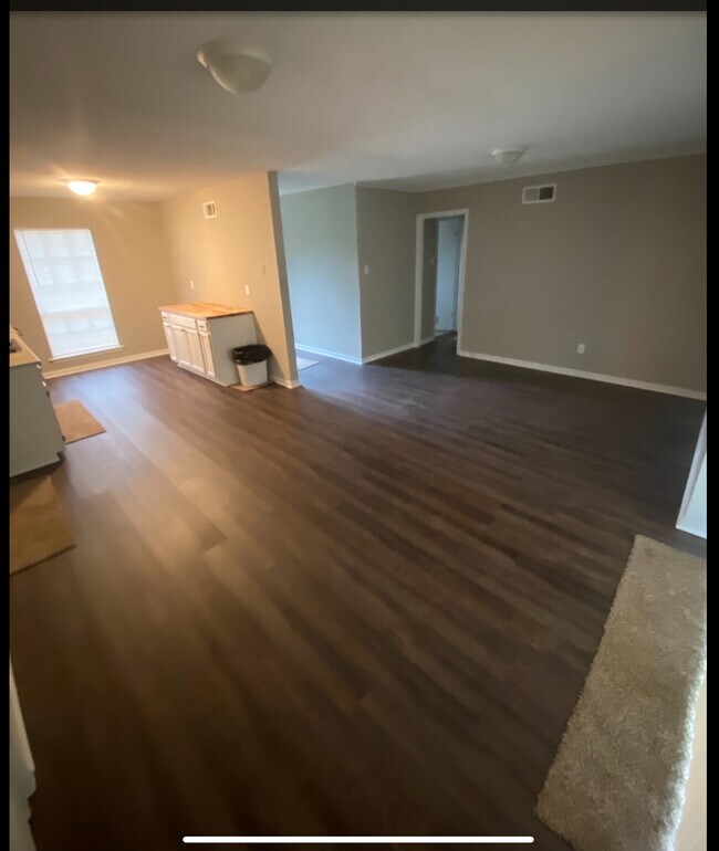 Building Photo - 6350 Greenbrook S