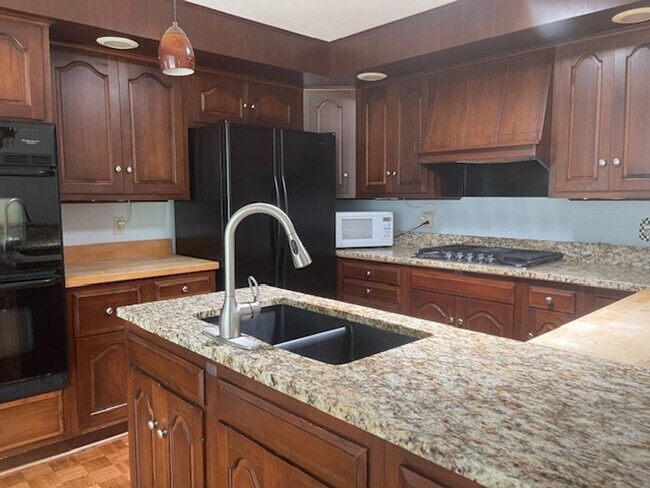 Foto del edificio - 3 Bedroom / 1.5 Bath Home - East Rochester...