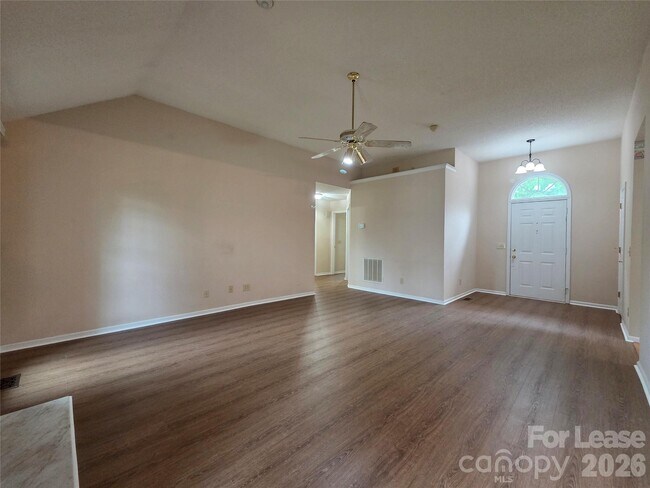Foto del edificio - 1319 Mistletoe Ridge Pl NW