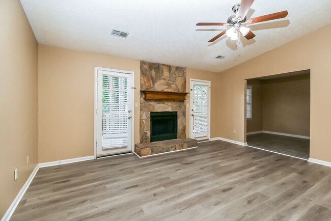 Building Photo - 2021 Corners Cir