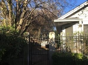 Foto del edificio - 2950 Glenn Lakes Ln