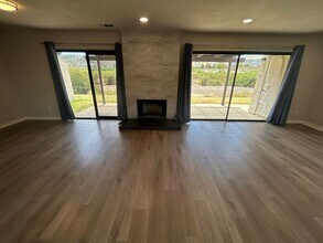 Building Photo - 5402 Villas Dr