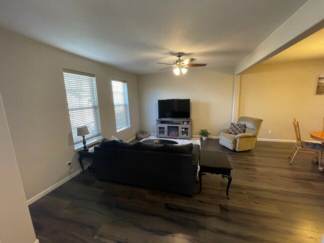 Building Photo - 1314 Promontory Crest View