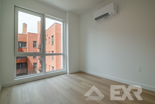 Foto del edificio - 100 Lenox Rd