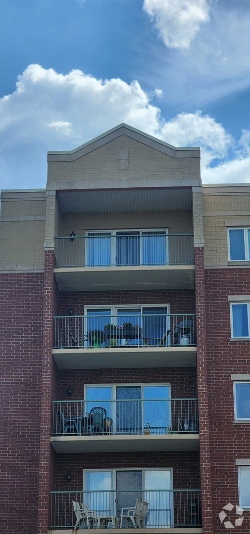 Building Photo - 7400 Lincoln Ave