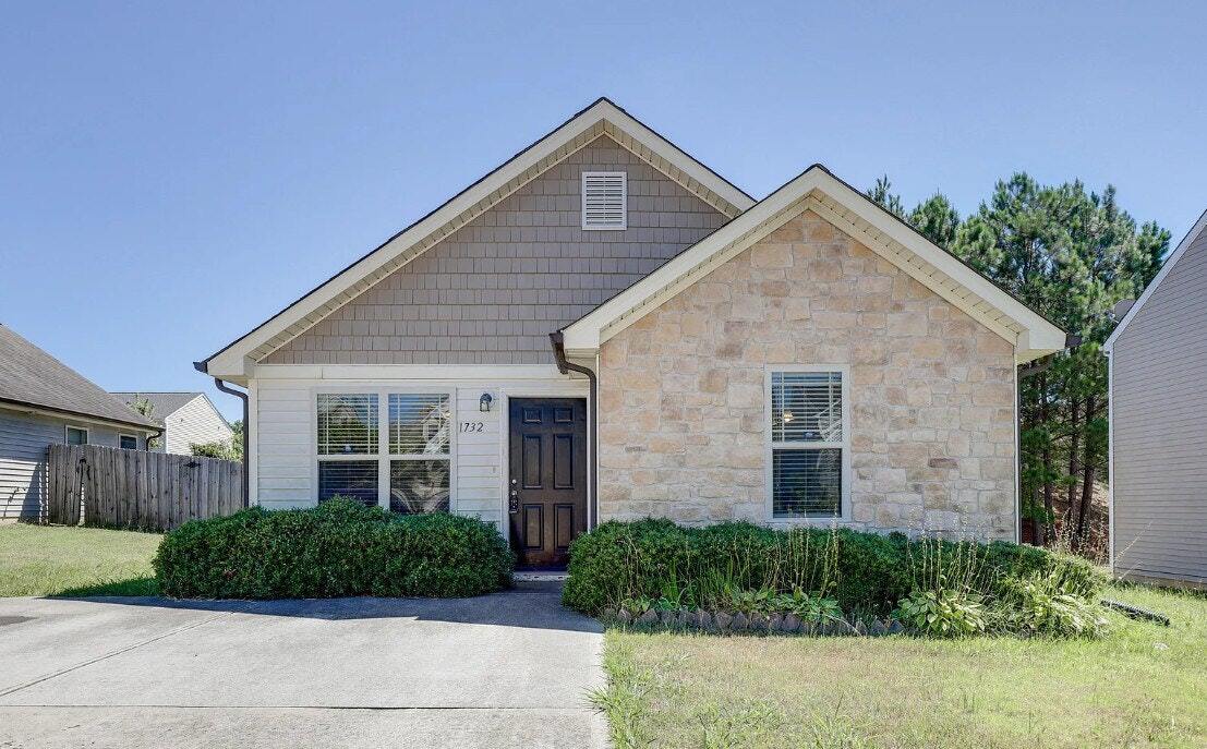 Primary Photo - 1732 Great Bend Dr