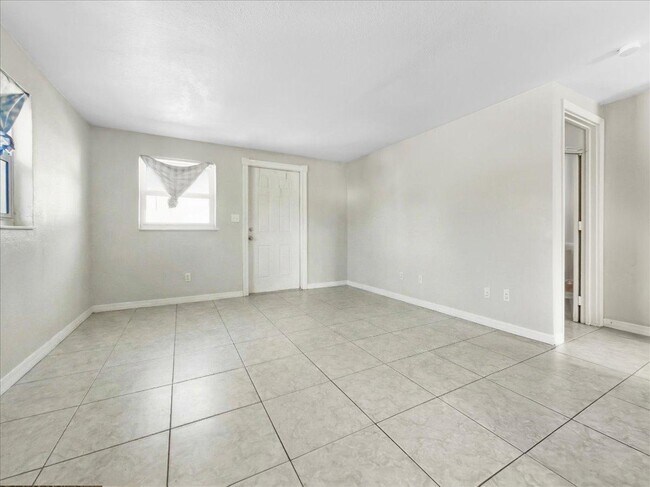 Foto del edificio - 2495 Bayside St