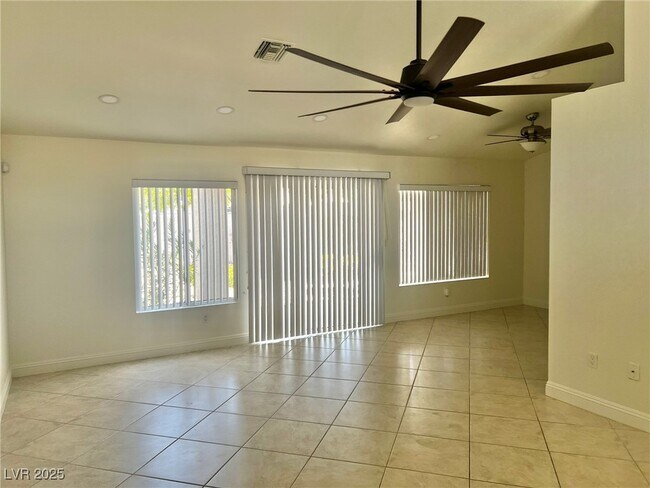 Foto del edificio - 9661 Blue Bell Dr