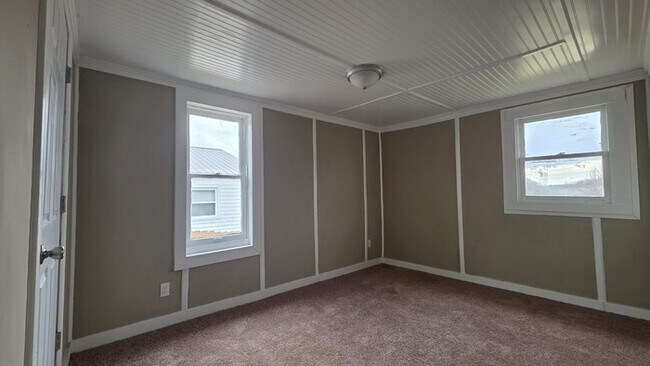 Foto del edificio - Totally Renovated House Now For Lease