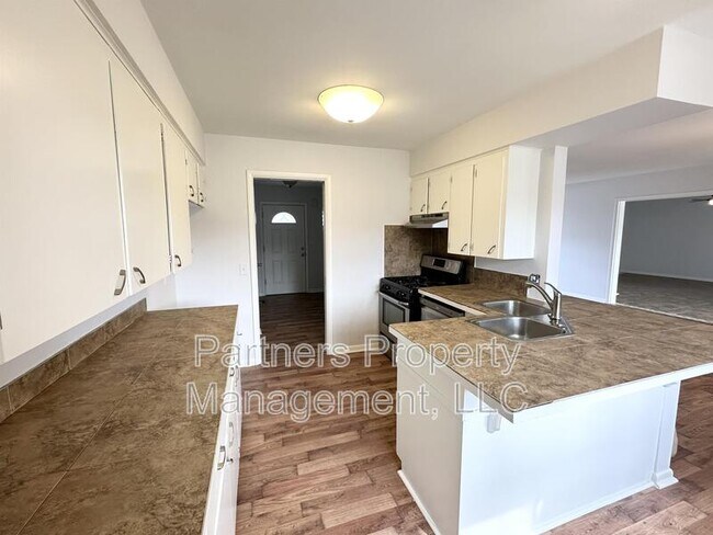 Foto del edificio - 14171 Wolf Dr