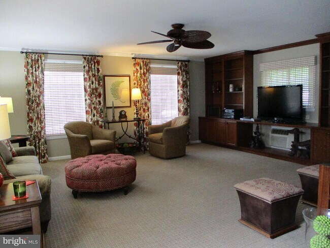 Building Photo - 14621 Deerhurst Terrace
