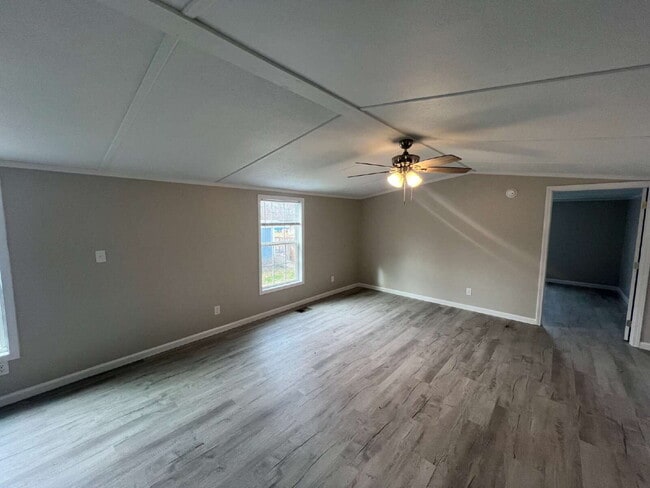 Building Photo - 1050 Ross Ln