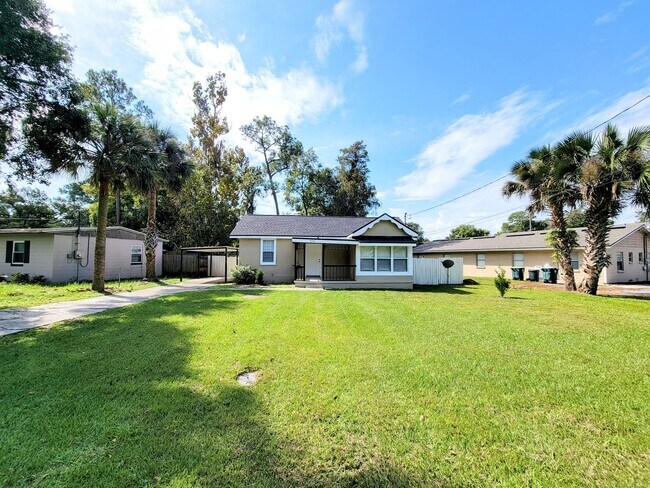 Building Photo - Irresistible Single Family Home | 3 BR/2BA | In Jacksonville