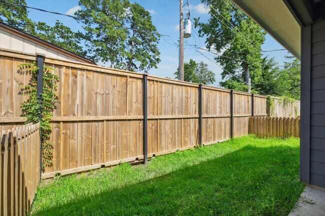 Foto del edificio - 10317 Lake Rd