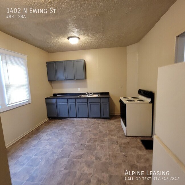 Building Photo - Near Eastside 4BR/2BA House for LEASE!