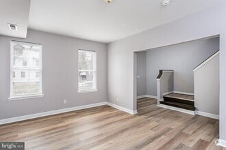 Building Photo - 3021 Wolcott Ave