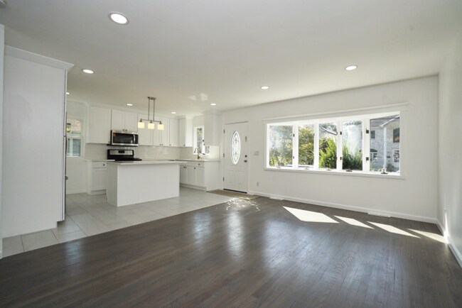 Building Photo - 43 Nightingale St