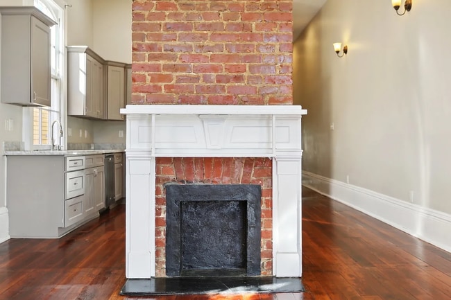 Building Photo - 2823 Baronne St