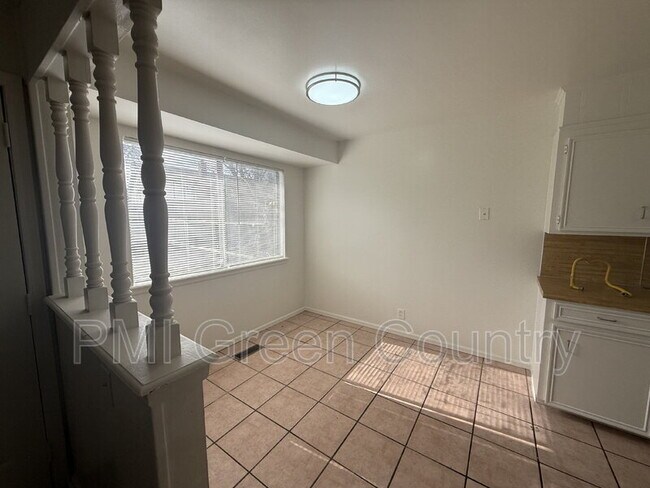 Foto del edificio - 9832 E 37th St