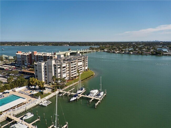 Building Photo - 450 Treasure Island Cswy