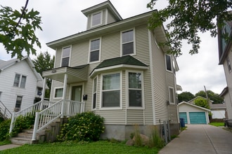 Building Photo - 1020 14th Ave SE