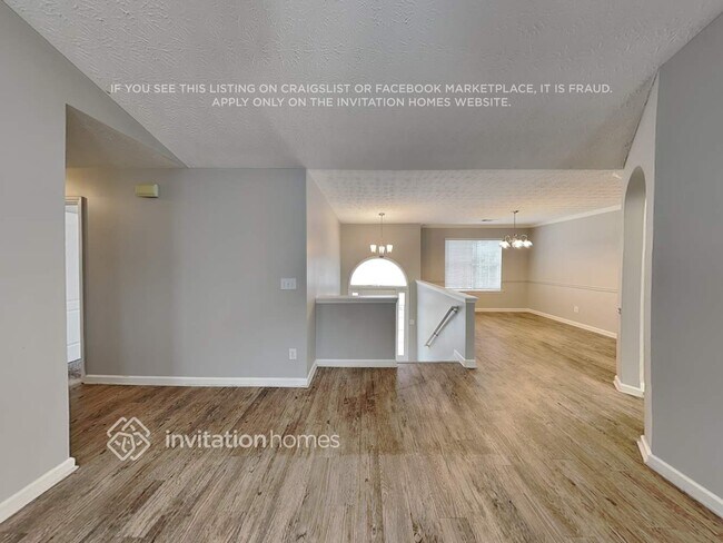 Foto del edificio - 821 Lorraine Ln